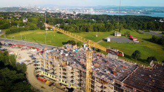 Chantier avec grue Coffrage LD